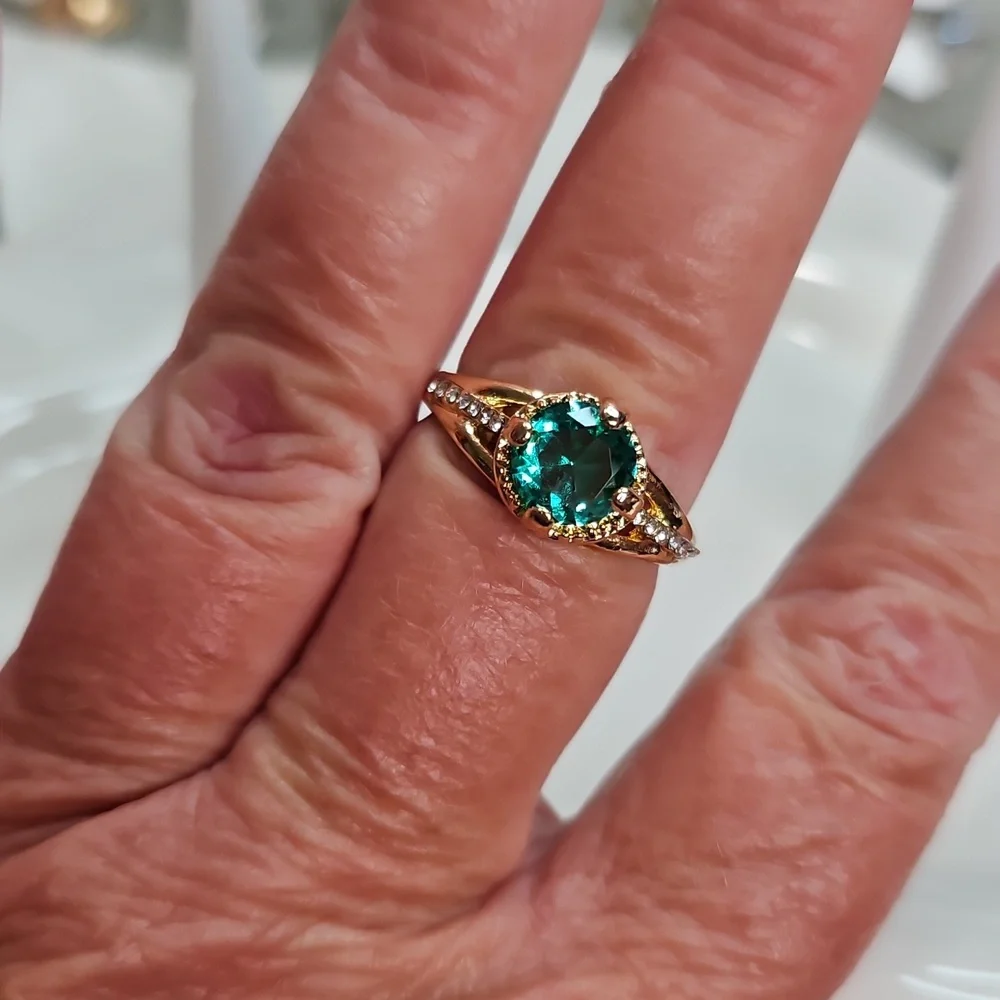 Women's Gold Teal Green Oval Crystal Rhinestone Fashion Cocktail Ring Plated NEW